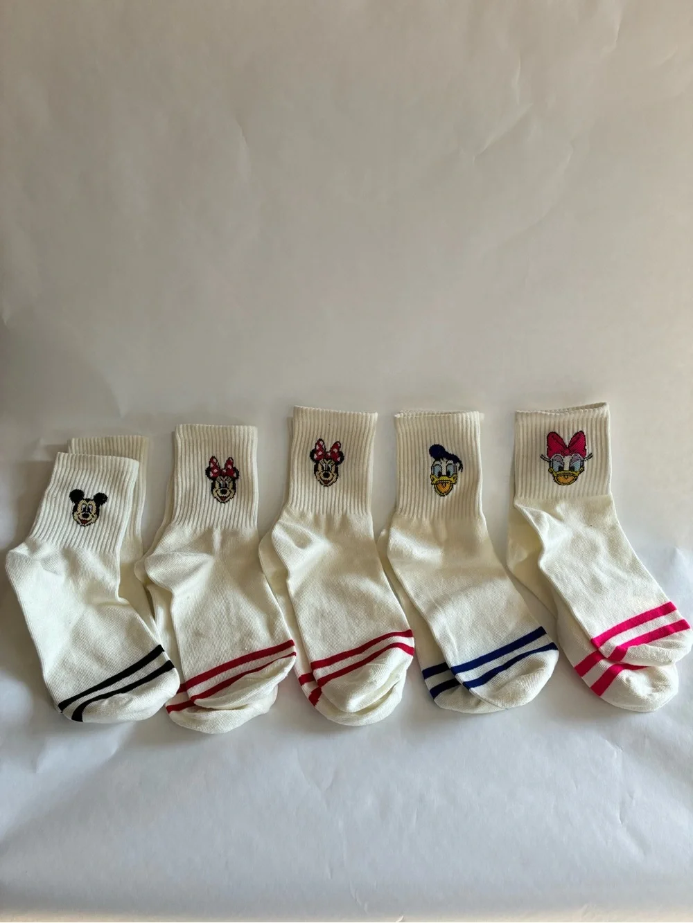 Disney Mickey & Friends 5 Pack Crew Socks Minnie Donald Daisy White